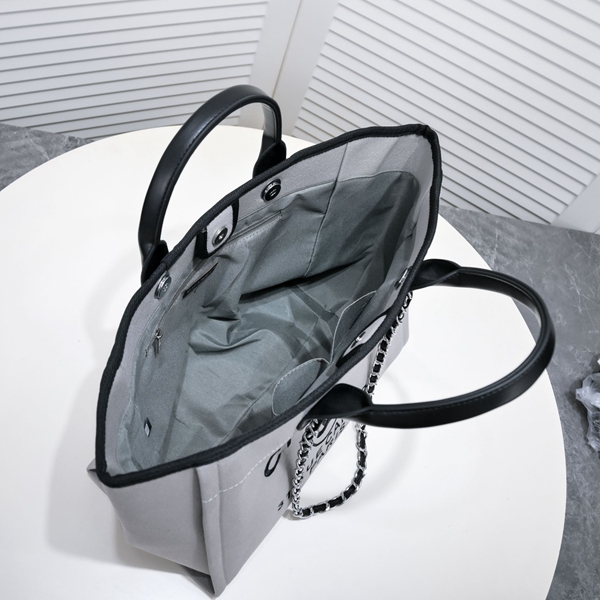 シャネルバッグ着用イメージ